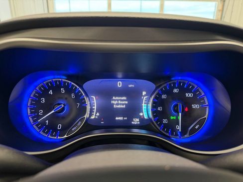 Used 2023 Chrysler Pacifica Touring-L FWD image 19