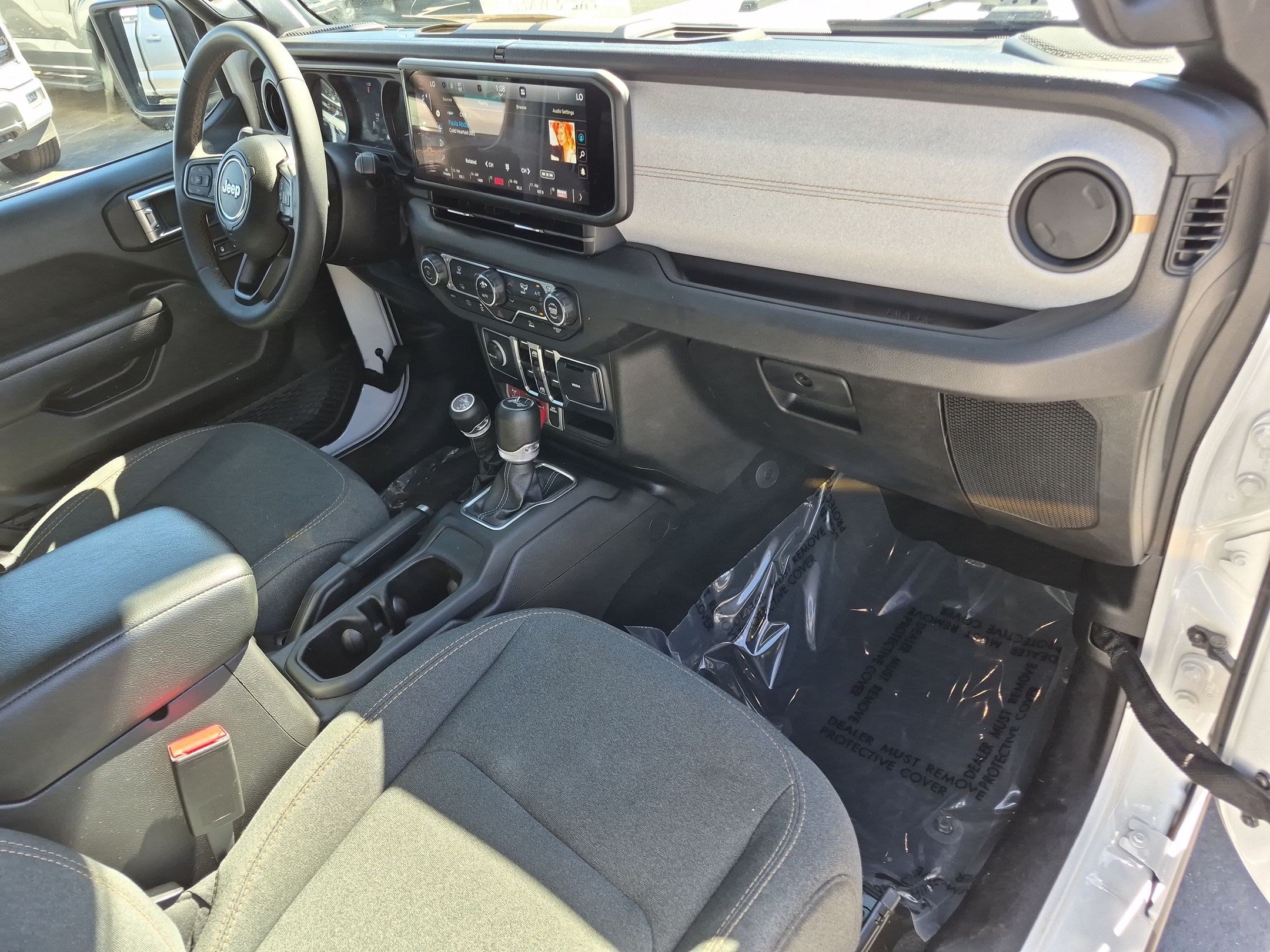 Used 2024 Jeep Wrangler Unlimited AWD/4WD image 31