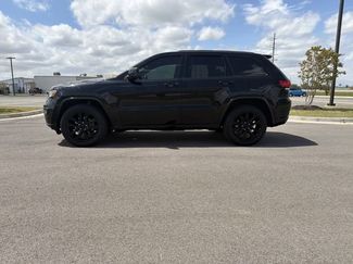Used 2020 Jeep Grand Cherokee Altitude RWD video 2