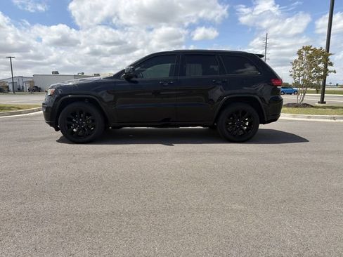 Used 2020 Jeep Grand Cherokee Altitude RWD image 2