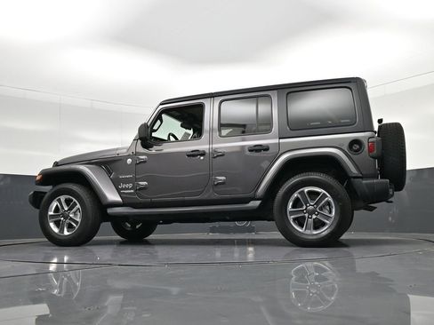 Used 2018 Jeep Wrangler Unlimited Sahara AWD/4WD image 38