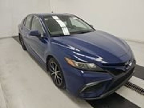 Used 2024 Toyota Camry SE FWD image 3