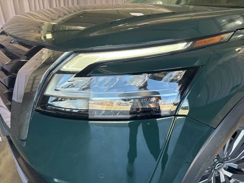 Used 2024 Nissan Pathfinder SL w/ SL Premium Package FWD image 9