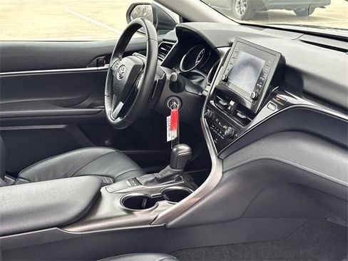 Used 2024 Toyota Camry SE image 11