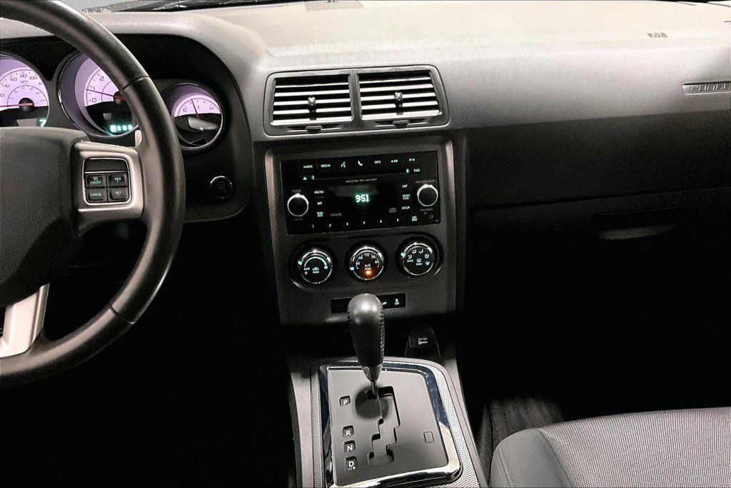 Used 2014 Dodge Challenger R/T RWD image 9