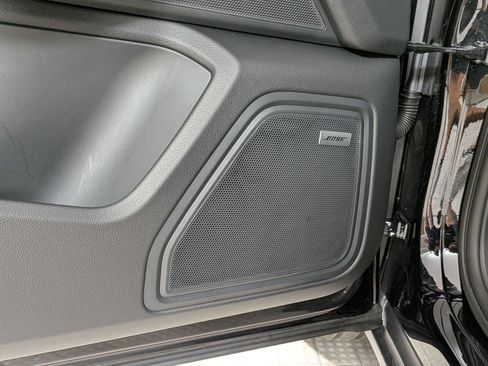 Certified 2025 Porsche Macan AWD/4WD image 12