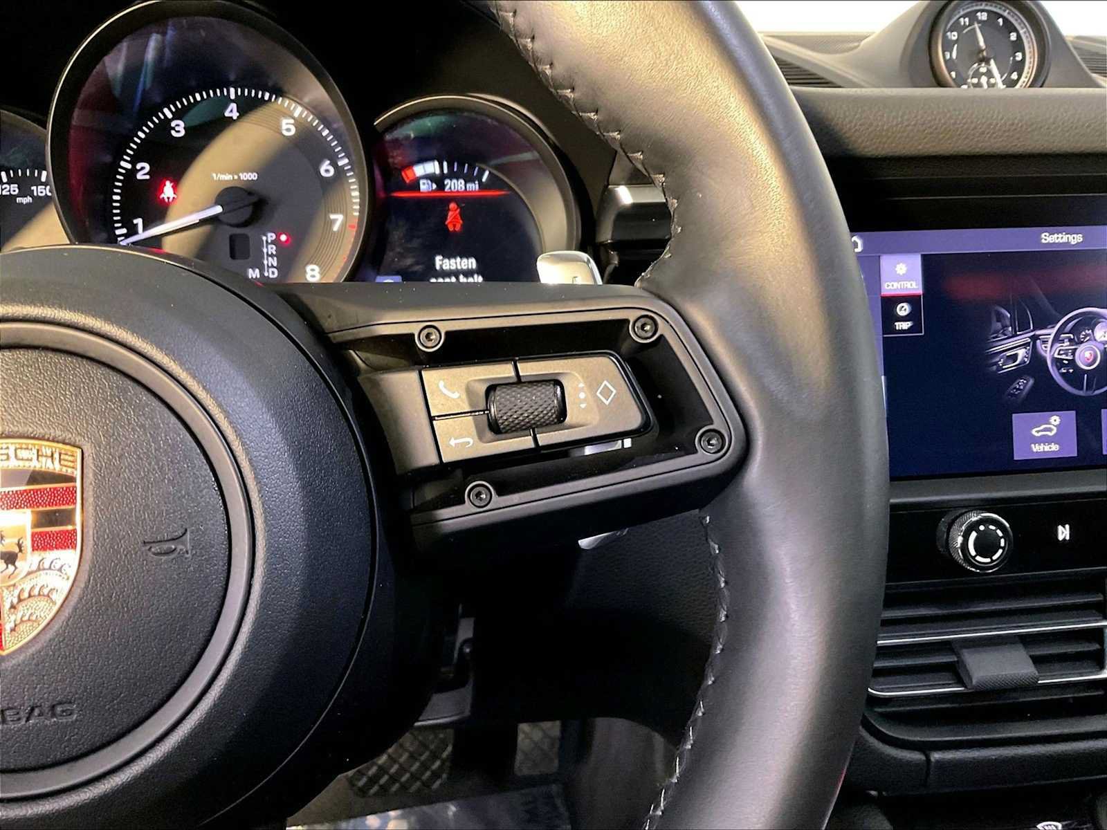 Certified 2023 Porsche Macan AWD/4WD image 28