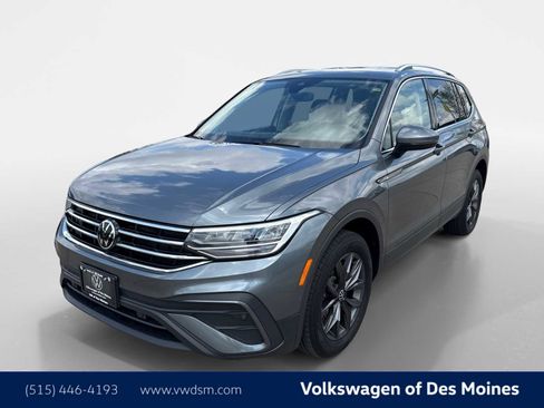 Used 2023 Volkswagen Tiguan SE AWD/4WD image 1
