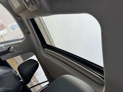 Used 2023 Toyota Highlander XLE image 6