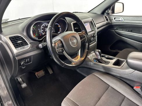 Used 2020 Jeep Grand Cherokee Laredo AWD/4WD image 9