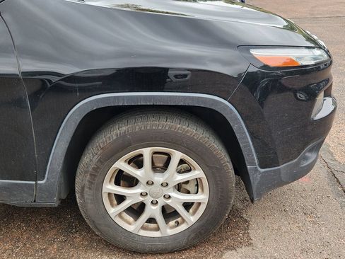 Used 2017 Jeep Cherokee Latitude w/ Safety/Convenience Group AWD/4WD image 22