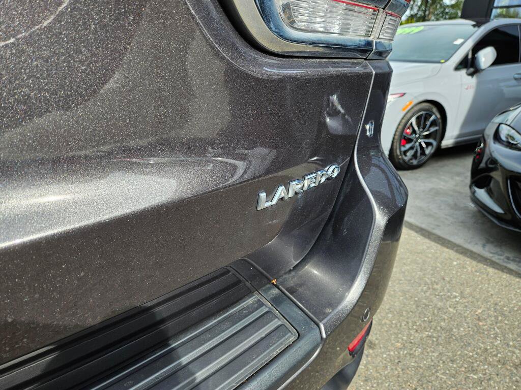 Used 2021 Jeep Grand Cherokee Laredo AWD/4WD image 11
