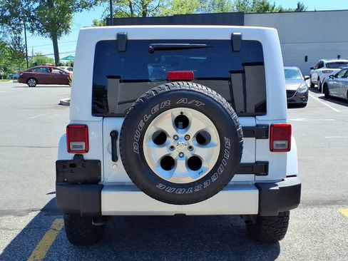 Used 2015 Jeep Wrangler Unlimited Sahara w/ Dual Top Group AWD/4WD image 6