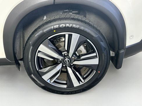 Used 2023 Nissan Rogue SL w/ SL Premium Package FWD image 11
