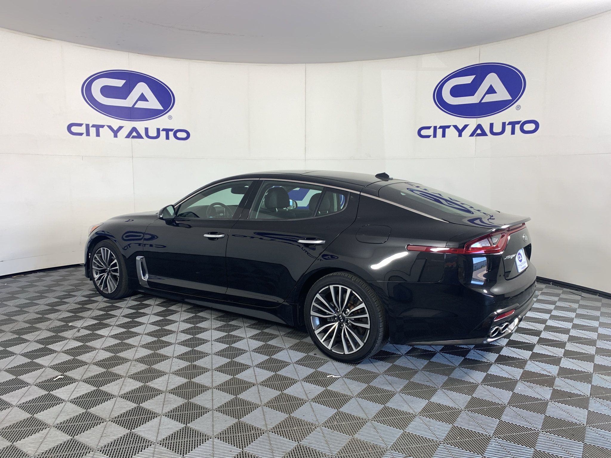 Used 2018 Kia Stinger Premium RWD image 5