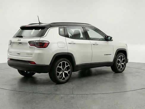 Used 2025 Jeep Compass Limited image 9
