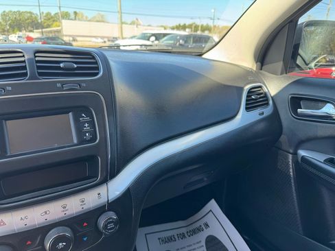 Used 2017 Dodge Journey SXT w/ Blacktop Package image 15