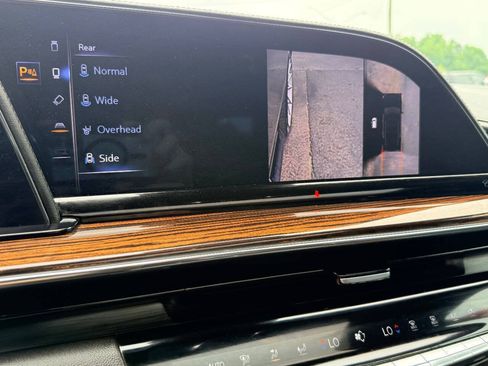 Used 2022 Cadillac Escalade Premium Luxury AWD/4WD image 28