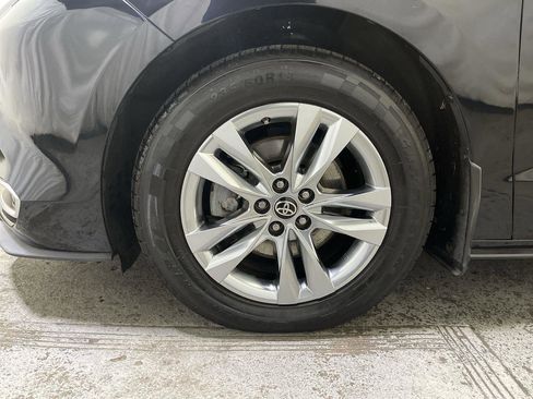 Used 2022 Toyota Sienna Limited image 10