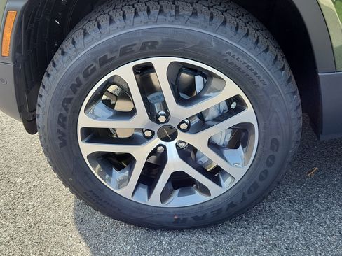 Used 2026 Land Rover Defender 110 S image 9