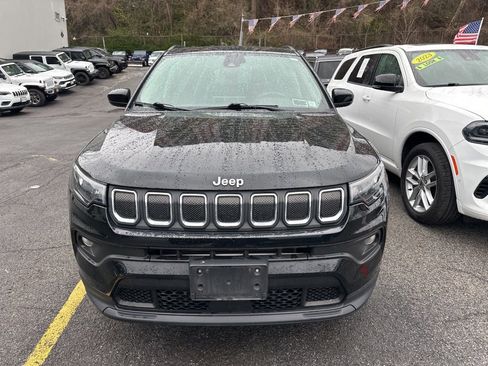 Used 2022 Jeep Compass Latitude image 2