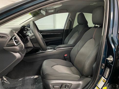 Used 2018 Toyota Camry LE image 10