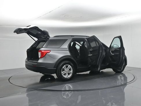 Certified 2021 Ford Explorer XLT RWD image 6
