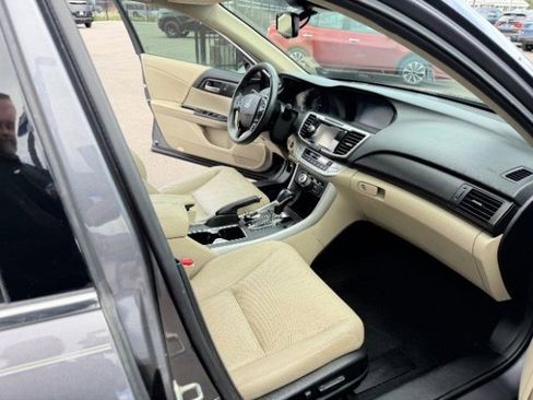 Used 2015 Honda Accord Touring image 30