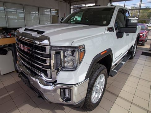 Used 2022 GMC Sierra 2500 SLT w/ SLT Preferred Package image 2