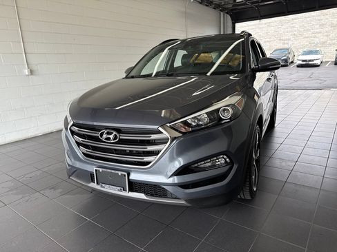 Used 2016 Hyundai Tucson Limited w/ Option Group 03 AWD/4WD image 3