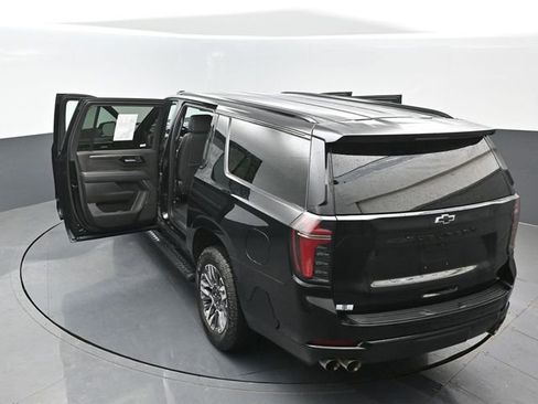 Used 2025 Chevrolet Suburban Z71 AWD/4WD image 24