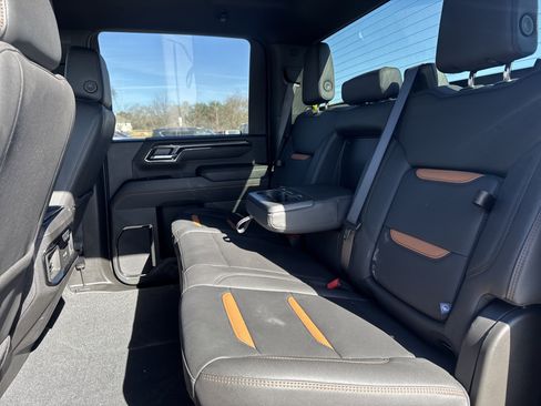 Used 2025 GMC Sierra 2500 AT4 image 7
