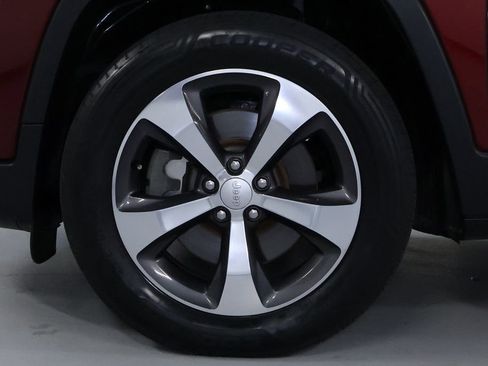 Used 2019 Jeep Cherokee Limited w/ Luxury Group image 35