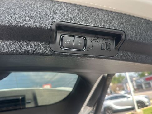 Used 2023 Ford Explorer XLT w/ Equipment Group 202A RWD image 17