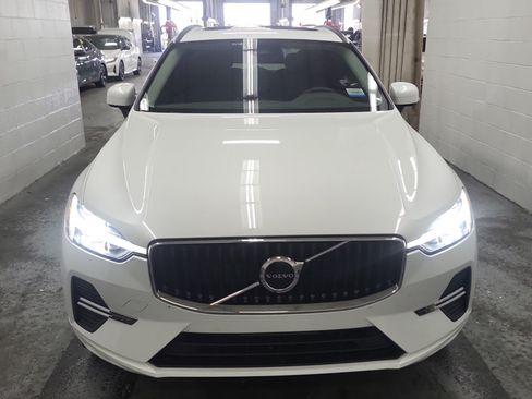 Used 2023 Volvo XC60 B5 Core AWD/4WD image 2