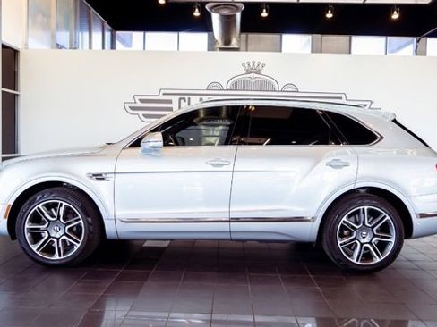 Used 2018 Bentley Bentayga image 5