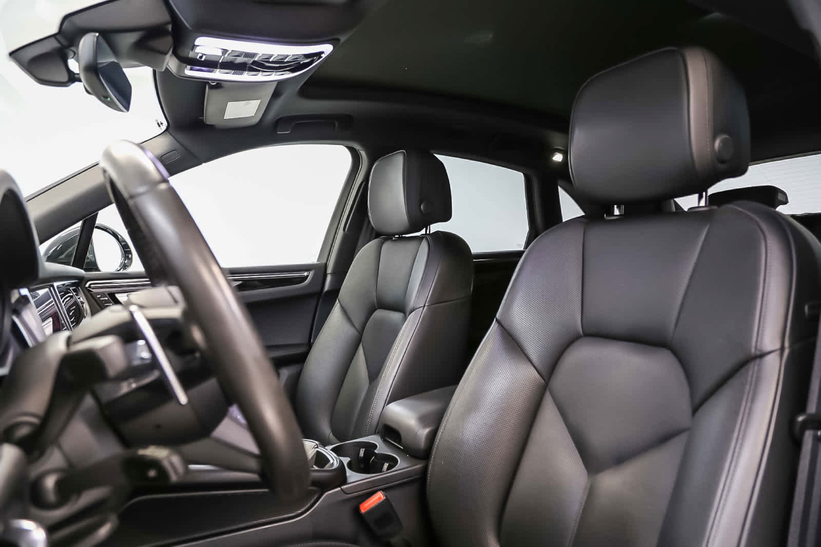 Used 2024 Porsche Macan AWD/4WD image 5