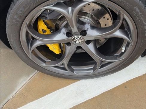 Used 2020 Alfa Romeo Giulia Quadrifoglio w/ Exterior Carbon Fiber Package image 11