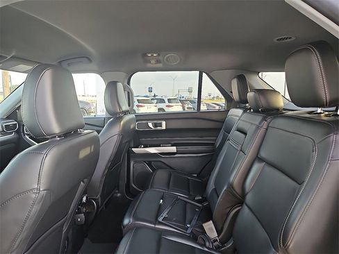 Used 2022 Ford Explorer XLT w/ Equipment Group 202A image 18
