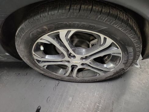 Used 2017 Chevrolet Bolt Premier w/ Driver Confidence II Package image 11