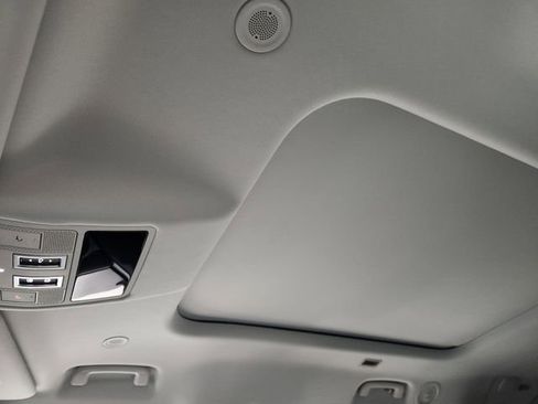 New 2026 Land Rover Defender 130 X-Dynamic SE image 26