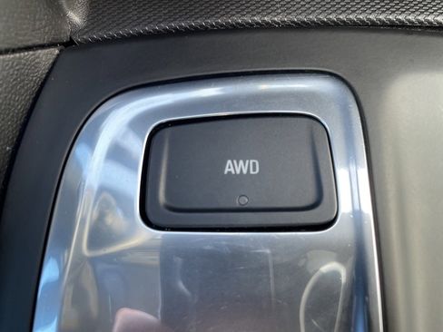 Used 2021 Chevrolet Equinox LT image 23