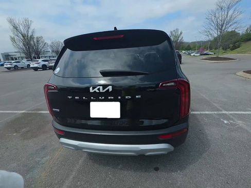 Used 2022 Kia Telluride LX image 3