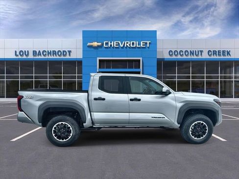 Used 2024 Toyota Tacoma TRD Off-Road image 9