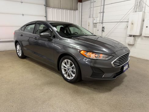 Used 2020 Ford Fusion SE FWD image 5