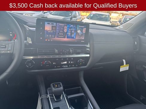 New 2026 Nissan Pathfinder Platinum image 18