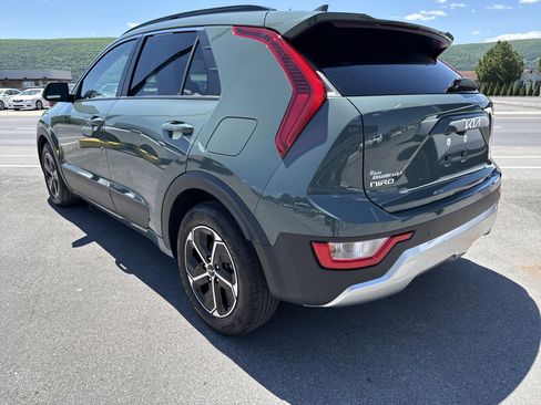 Certified 2023 Kia Niro EX FWD image 6
