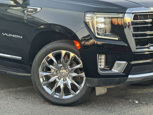 Used 2022 GMC Yukon XL SLT w/ SLT Premium Package image 13
