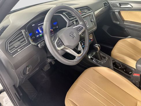 Certified 2023 Volkswagen Tiguan SE image 9