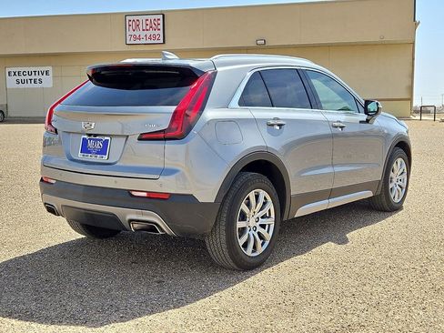 Used 2023 Cadillac XT4 Premium Luxury image 5